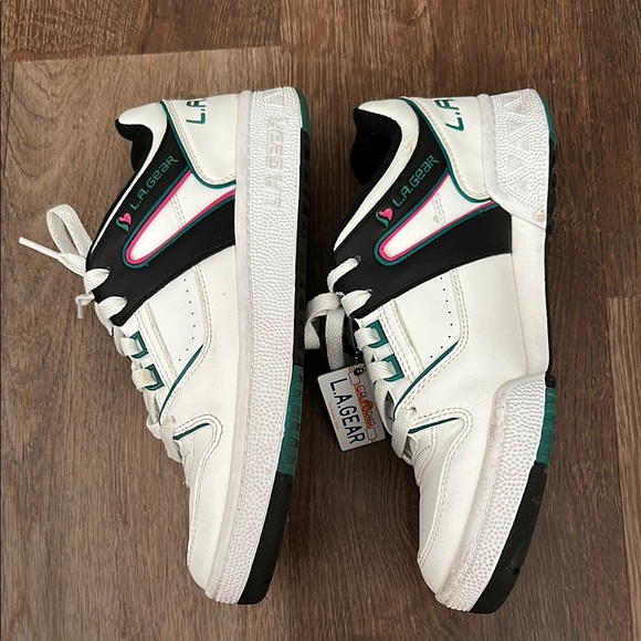 L.A. Gear White Sneakers with Green Accents - Picture 3 of 3